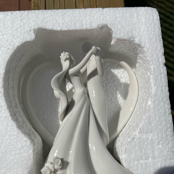 NWT ⭐️Heart Arch and Couple Cake Top💜So Beautiful 😍 and unique 🎂 ELEGANT 😘 - Picture 6 of 7